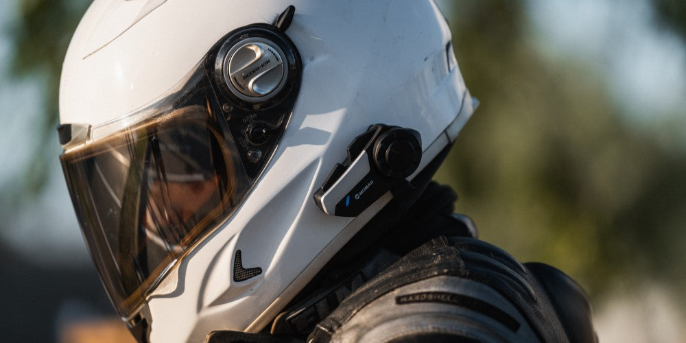 getting echo sound in motorcycle helmet Lamborsafe Half Speaker Pockets Fits Cardo Packtalk Edge Ride with confidence in any weather with an IPX7 waterproof rating MOTOEYE E6+ Motorcycle Helmet HUD,