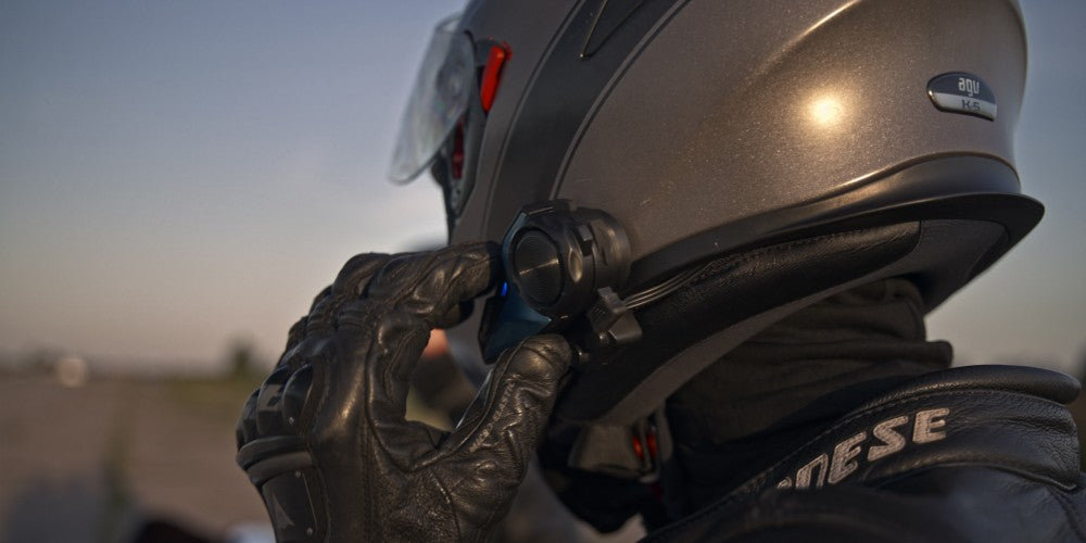 How to talk to passenger on motorcycle?