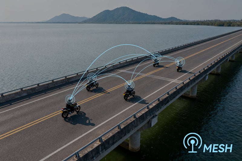 Moman CP-X allows riders to connect to each other in the group.