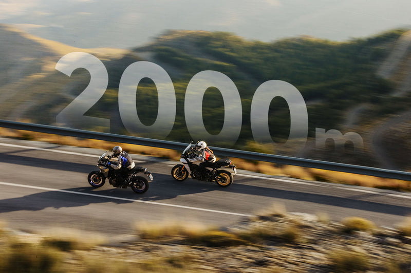 Equip the motorcycle helmet with mesh intercom Moman CP-X to get a 2000m communication range.