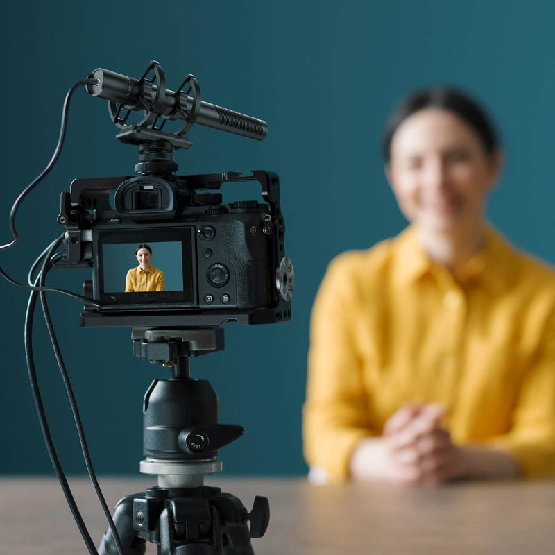 Shotgun microphone SYNCO D30 of broad compatibility is perfect for TV, cinema, interview, and vlogging