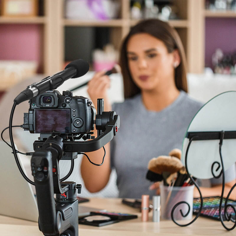SYNCO E10 microphone offering high quality sound is perfect for YouTubers, streamers and vloggers to have live streaming 